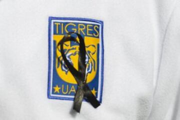 Tras el fallecimiento del ex técnico uruguayo y campeón en dos ocasiones con Tigres, los regiomontanos rindieron homenaje al ídolo.