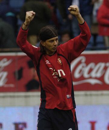 El uruguayo jugó entre 2002 y 2005 en el Osasuna y la temporada 2005-2006 en el Real Madrid.