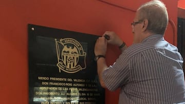 Las Pe?as del Valencia abandonan su local en Mestalla tras 25 a?os