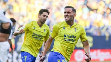 Lucas Pérez celebra su gol en el Cádiz - Espanyol