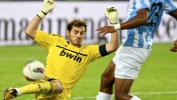 <b>IKER, OTRA VEZ CLAVE. </b>En el minuto ocho, con el marcador aún 0-0, Casillas estuvo rápido saliendo del área para evitar que Rondón se quedara solo ante su portería.