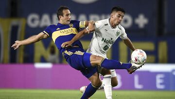 BUENOS AIRES, ARGENTINA - FEBRUARY 28: Carlos Izquierdoz of Boca Juniors kicks the ball during a match between Boca Juniors and Sarmiento as part of Copa De La Liga Profesional 2021 at Estadio Alberto J. Armando on February 28, 2021 in Buenos Aires, Argentina. (Photo by Marcelo Endelli/Getty Images)