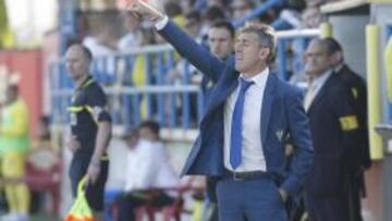 <b>PROFESIONAL. </b>Alcaraz, dando órdenes durante un partido.