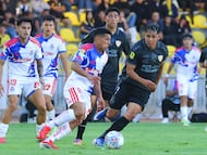 Futbol, Coquimbo Unido vs Universidad de Chile.
Fecha 7, Liga de Primera 2026.
El jugador de Universidad de Chile Israel Poblete juega el balon durante un partido de primera division disputado en el estadio Municipal Francisco Sanchez Rumoroso de Coquimbo, Chile.
14/03/2026
Dragomir Yankovic/Photosport
Football, Coquimbo Unido vs Universidad de Chile.
7th turn, 2026 First Division League.
Universidad de ChileÕs player Israel Poblete play the ball during a first division match at Municipal Francisco Sanchez Rumoroso stadium in Coquimbo, Chile.
14/03/2026
Dragomir Yankovic/Photosport