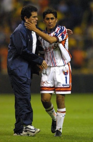 De la mano de Manuel Lapuente, sufrió el descenso en el Verano 2001, aunque se ubicó en zona de liguilla. En aquel equipo figuró Jorge Campos, Abundis, Salvador Carmona, Félix Fernández, entre otros.  No perdió la categoría, pues jugó una promoción contra Veracruz, al que vencieron para seguir en el Máximo Circuito.