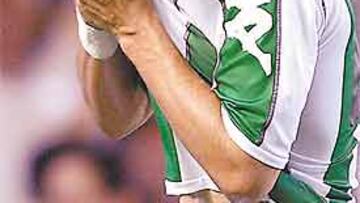 <b>EL HÉROE. </b>Edu consiguió el gol que debe valer la clasificación.