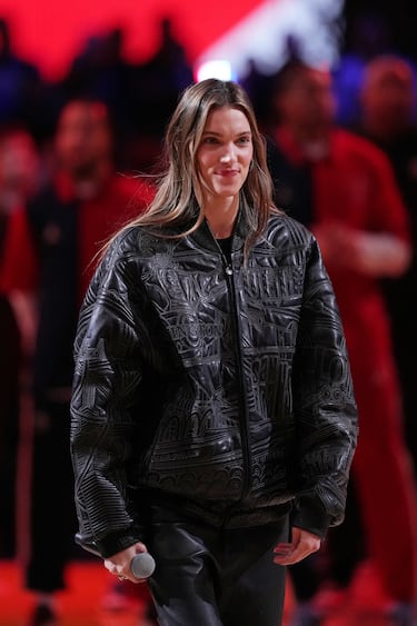 Charlotte Cardin, cantante y compositora canadiense de pop, electro y jazz de Montreal.