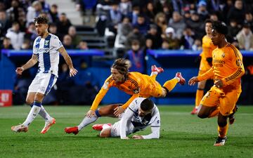 0-1. Luka Modric, en su llegada al rea pepinera, recibe el baln de Rodrygo para superar a Juan Soriano con un disparo con la pierna derecha.