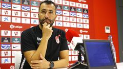 Diego Mart&iacute;nez, entrenador del Granada.