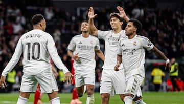 El cuadro blanco se impuso 2-0 ante Sevilla con definición de Jude Bellingham y cobro efectivo desde los doce pasos del atacante francés, quien cerró el año con 59 celebraciones, misma marca lograda por Cristiano Ronaldo en 2013.