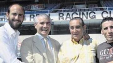 <b>REGRESO. </b>De derecha a izquierda, Colsa, el presidente Francisco Pernía, Luis Fernández y Nando Yosu, director deportivo del Racing