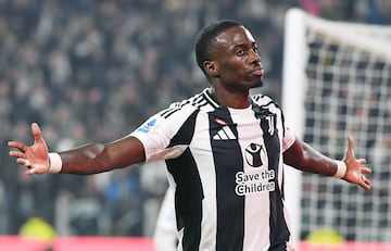 Timothy Weah celebrates after scoring in the match between Juventus and Torino.