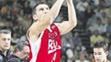 Bogavac logra un último triple de película contra Raúl Pérez