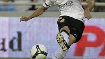 El futbolista del Valencia Pablo Hernández será el sustituto de Andrés Iniesta en la convocatoria de la selección española para la Copa Confederaciones de Sudáfrica, del 14 al 28 de junio, según confirmó el propio jugador a la emisora Radio 9.