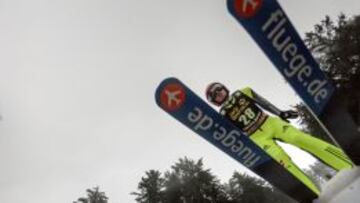El alemán Richard Freitag en el momento del despegue en la Copa del Mundo de Engelberg (Suiza), donde venció.