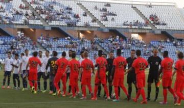 TROFEO COLOMBINO 
RECREATIVO DE HUELVA  -  BARCELONA 
SALUDOS INICIAL.