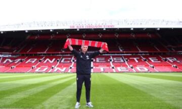 Mourinho's Manchester United unveiling in pictures