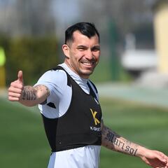 El viaje de Medel que da luces de su nuevo destino en Europa