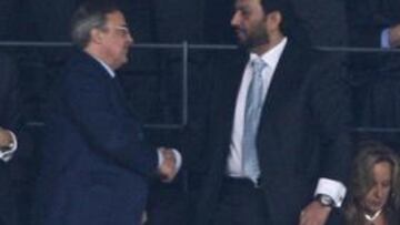 <b>FLORENTINO, CON EL JEQUE. </b>Llegó con el partido empezado, pero al final apareció en el Palco de La Rosaleda el jeque Al-Thani. Luego llegó la exhibición blanca...