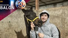 El internacional iraní Sardar Azmoun, con uno de sus 52 caballos.