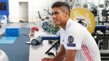 Rapha&euml;l Varane, durante la sesi&oacute;n oficial e fotos del Real Madrid esta temporada.