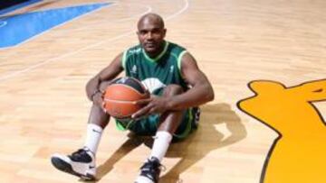 <b>DEL AVIÓN AL CARPENA. </b>Roderick Blakney, ayer en Málaga.