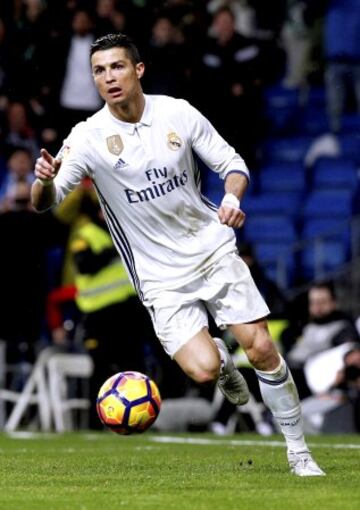 La séptima posición es para el siete del Real Madrid, Cristiano Ronaldo. El futbolista portugués, a sus 32 años de edad, es capaz de alcanzar una velocidad máxima sobre el campo de 33,6 kilómetros a la hora.