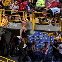Disturbios en El Campín durante el partido entre Santa Fe y Tolima