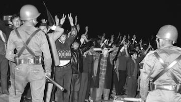 La Matanza de Tlatelolco sucedió un 2 de octubre de 1968 en la Plaza de las Tres Culturas donde fueron asesinados decenas de jóvenes estudiantes.