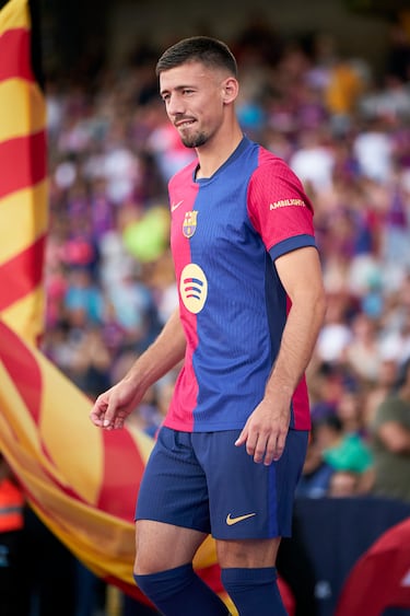 Defendió la camiseta del Sevilla durante dos temporadas entre 2016 y 2018. Jugó cuatro temporadas con el Barcelona entre 2018 y 2022. 