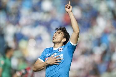 No hay discusión, el ecuatoriano fue el mejor jugador de la Máquina en la temporada pasada, uno de los goleadores, y el que le cambiaba el ritmo al equipo. Mena es otra vez una de las claves para que los cementeros terminen la sequía.