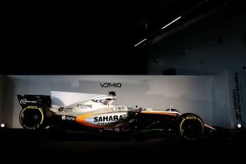 El mejicano Sergio Perez y el francés Esteban Ocon, pilotos titulares de Force India, presentaron el nuevo VJM10 para la temporada 2017.