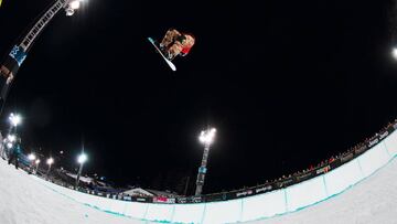 Lien Air de Queralt Castellet durante el Snowboard Superpipe de los X Games Aspen 2019. La rider de Sabadell consigui&oacute; la plata. 