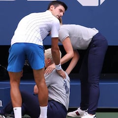 ¡Locura en el US Open! Vean el pelotazo de Djokovic al línea que le ha costado la expulsión