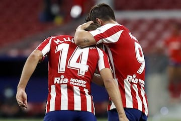 Llorente y Morata celebran el 2-0 en el Atlético-Mallorca.