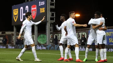 Los jugadores del Arsenal celebran el gol de Eddie Nketiah.