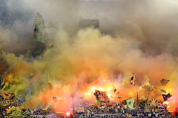 El Borussia Dortmund y el FC Schalke 04 se han enfrentado hoy y el ambiente del Signal Iduna Park siempre impacta.