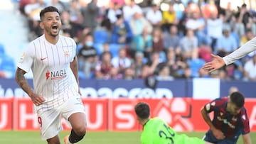 Sevilla's Mexican forward Jesus Manuel Corona aka Tecatito (L) celebrates scoring his team's second goal during the Spanish League football match between Levante UD and Sevilla FC at the Ciutat de Valencia stadium in Valencia on April 21, 2022. (Photo by Jose Jordan / AFP)