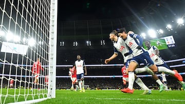 Sale a la luz otra impresionante toma del gol olímpico de Song al Manchester United