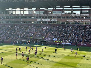 Los polémicos cánticos de los hinchas de Lanús a la U en Buenos Aires: involucran a Chile
