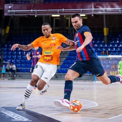 El Barça es más líder tras golear al Ribera Navarra en el Palau