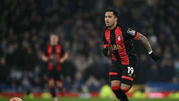 Bournemouth's Dutch striker #19 Justin Kluivert runs with the ball during the English FA Cup fourth round football match between Everton and Bournemouth at Goodison Park in Liverpool, north-west England on February 8, 2025. (Photo by Paul ELLIS / AFP) / RESTRICTED TO EDITORIAL USE. No use with unauthorized audio, video, data, fixture lists, club/league logos or 'live' services. Online in-match use limited to 120 images. An additional 40 images may be used in extra time. No video emulation. Social media in-match use limited to 120 images. An additional 40 images may be used in extra time. No use in betting publications, games or single club/league/player publications. /