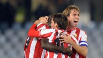 <b>UN PARTIDO QUE EMPEZÓ SIENDO DE IDA Y TERMINÓ DE VUELTA</b> Nadie podía imaginarse en la primera mitad que la Real Sociedad, que había hecho un primer tiempo buenísimo, sería capaz de dejarse voltear el 2-0 con el que se fue al descanso. Los dos goles de Ulloa y el de Goitom dan oxígeno al cuestionado entrenador Lillo.