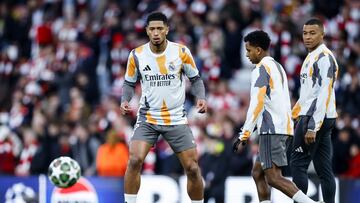London (United Kingdom), 08/04/2025.- Jude Bellingham (L) of Real Madrid warms up ahead of the UEFA Champions League quarter-final 1st leg match between Arsenal FC and Real Madrid in London, Britain, 08 April 2025. (Liga de Campeones, Reino Unido, Londres) EFE/EPA/TOLGA AKMEN