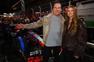El DJ neerlandés Tiësto y su esposa, la modelo Annika Backes Verwest.