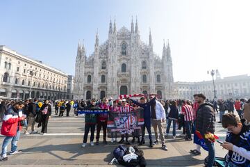Un buen n¨²mero de aficionados ha viajado a Mil¨¢n para acompa?ar al equipo en la ida de los octavos de final de la Champions League ante el Inter.