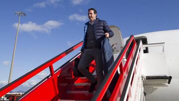 06/04/16  PREVIA PARTIDO EUROPA LEAGUE 
 CUARTOS IDA  ATHLETIC DE BILBAO - SEVILLA  
 VIAJE AEROPUERTO MALETAS ESCALINATA AVION
 LLEGADA UNAI EMERY 