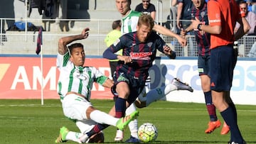 Samu S&aacute;iz en un partido con el Huesca esta temporada.