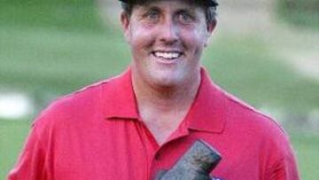 Mickelson se impone en el desempate