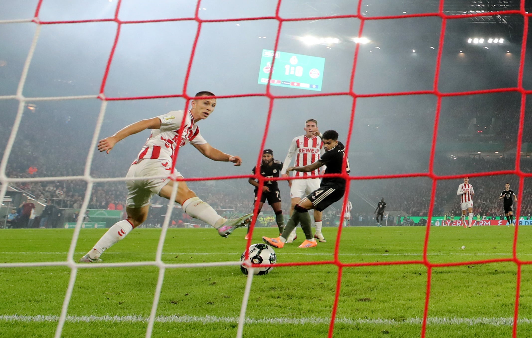 Díaz anota, asiste y da paso a la remontada del Bayern en DFB Pokal